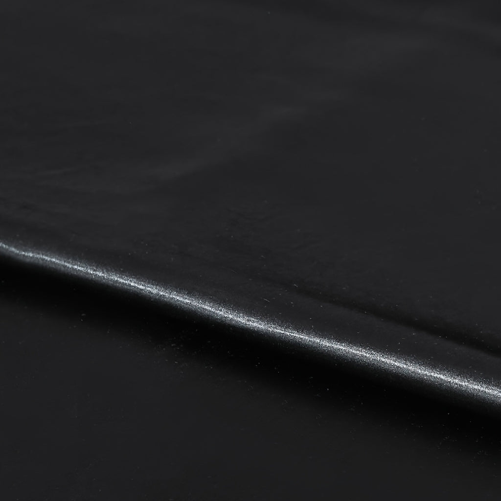 This 4pcs Satin Bed Sheet Set Includes One Fitted Sheet, One Flat Sheet, And Two Pillowcases Without Inserts. The Solid Color Showcases a Simple And Elegant Design That Never Goes Out of Style. Made from Polyester, The Fabric